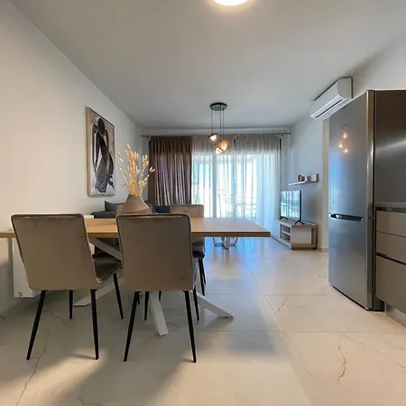Urban Oasis In Ellinikon Apartment *